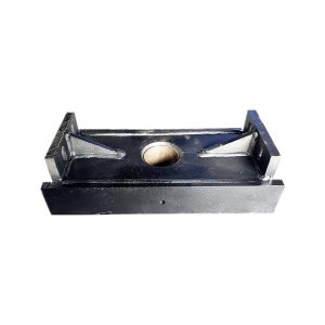 Lower bracket for the oil cylinder XQ047424